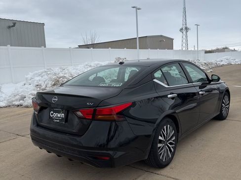 Used 2024 Nissan Altima 2.5 SV image 5