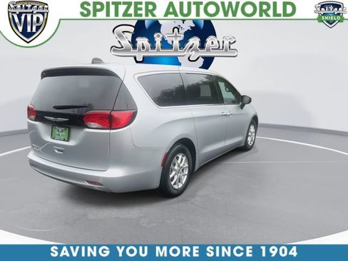 Used 2023 Chrysler Voyager LX FWD image 9