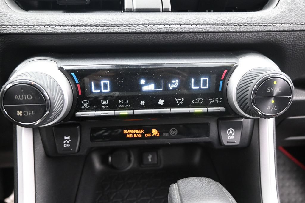 Used 2021 Toyota RAV4 XLE AWD/4WD image 23