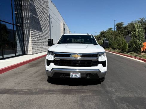 Used 2024 Chevrolet Silverado 1500 LT w/ Convenience Package II AWD/4WD image 2