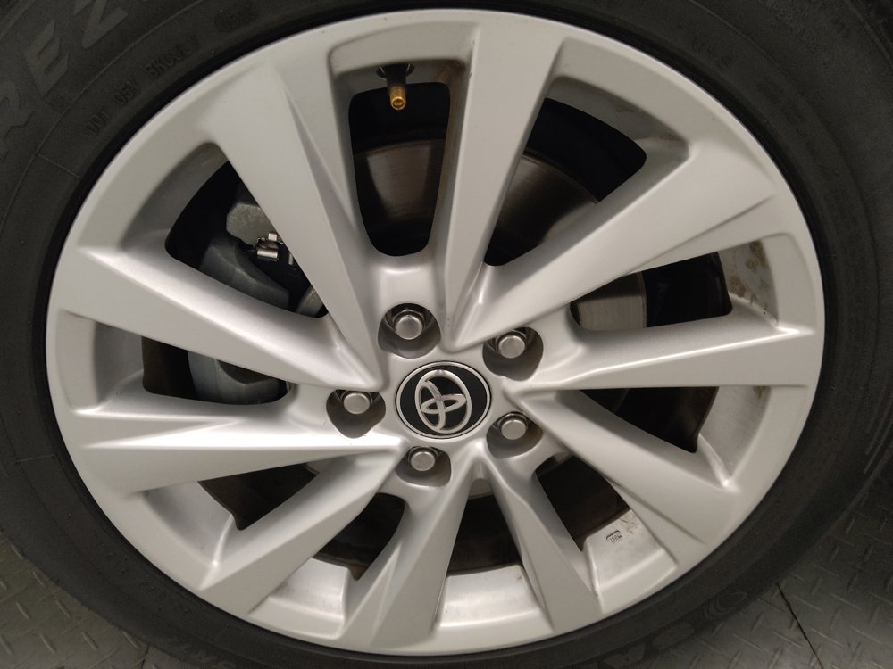 Used 2021 Toyota Camry LE FWD image 31