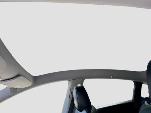 Used 2023 Tesla Model Y Long Range image 22