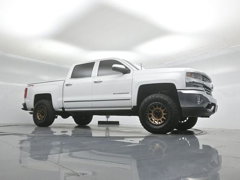 Used 2018 Chevrolet Silverado 1500 LTZ AWD/4WD image 3