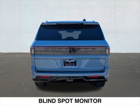 Used 2025 Lincoln Navigator Reserve w/ Jet Appearance Package image 4