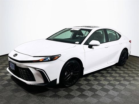 Certified 2025 Toyota Camry SE image 4