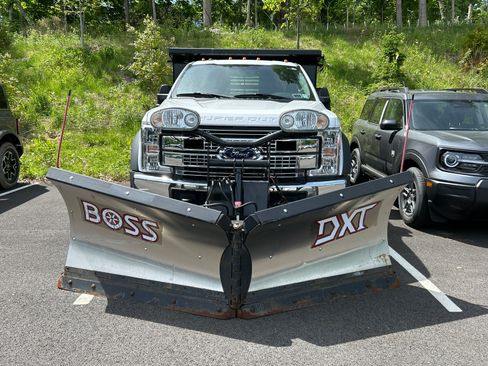 Used 2019 Ford F550 4x4 Regular Cab Super Duty image 2