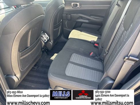 Used 2021 Kia Sorento LX FWD image 12
