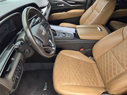 Used 2023 Cadillac Escalade ESV Sport w/ LPO, ONYX Package AWD/4WD image 2