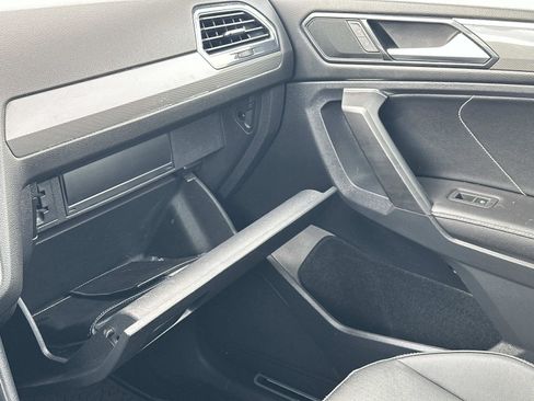 Used 2023 Volkswagen Tiguan SE R-Line image 32