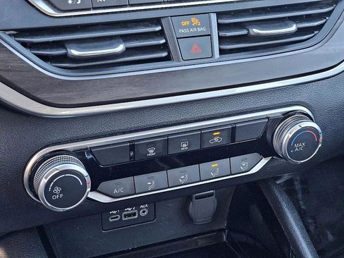 Used 2024 Nissan Altima 2.5 SV image 22