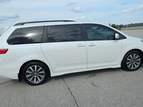 Used 2020 Toyota Sienna Limited Premium FWD image 8