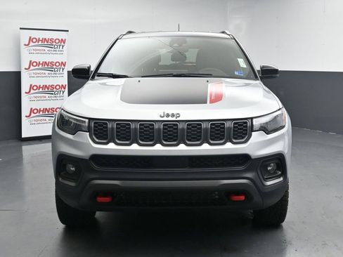 Used 2024 Jeep Compass Trailhawk AWD/4WD image 3