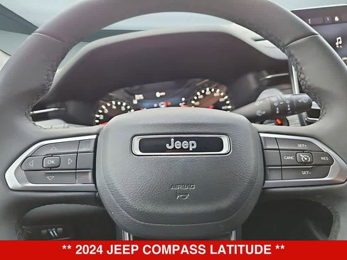 Used 2024 Jeep Compass Latitude AWD/4WD image 27