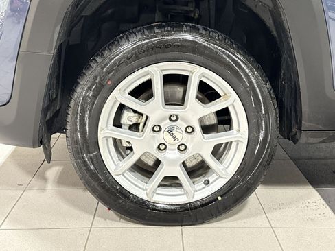 Used 2022 Jeep Renegade Latitude w/ Sun/Sound Group image 12