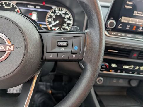 Used 2023 Nissan Rogue SV image 12