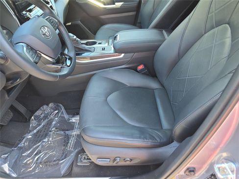 Used 2021 Toyota Highlander Platinum AWD/4WD image 21