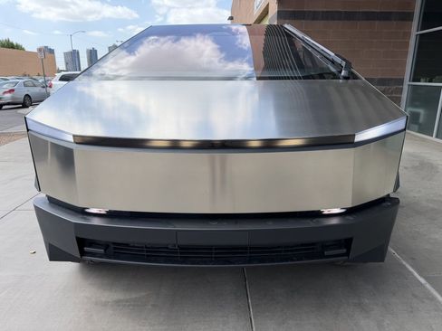 Used 2025 Tesla Cybertruck AWD Crew Cab image 10