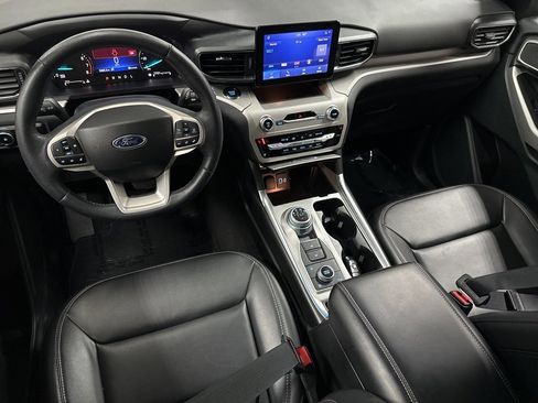 Used 2024 Ford Explorer XLT w/ Equipment Group 202A image 12