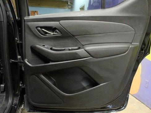 Used 2023 Chevrolet Traverse LT FWD image 12