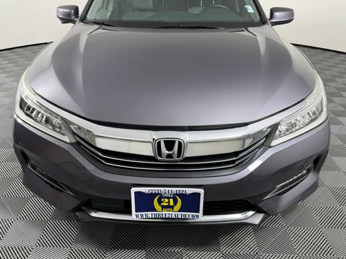 Used 2017 Honda Accord Touring image 3