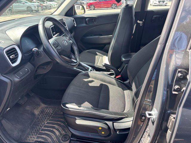 Used 2023 Hyundai Venue Limited w/ Cargo Package FWD image 6