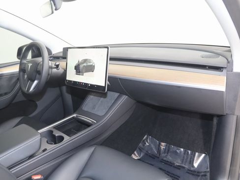 Used 2025 Tesla Model Y Long Range image 41