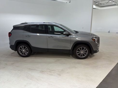 Used 2024 GMC Terrain SLT image 4