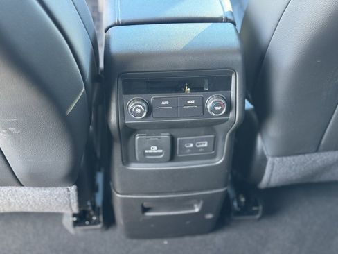 Used 2023 GMC Acadia SLT image 24