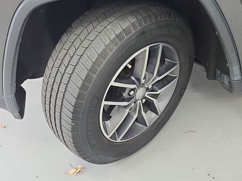 Used 2018 Jeep Grand Cherokee Limited image 30