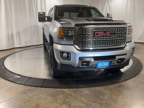 Used 2018 GMC Sierra 2500 Denali w/ Duramax Plus Package image 3