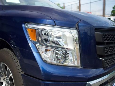 Used 2023 Nissan Titan SV AWD/4WD image 19