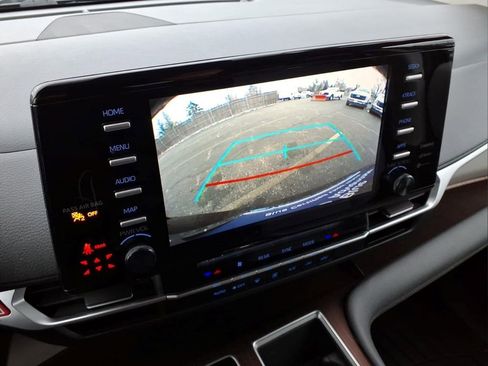 Used 2022 Toyota Sienna LE image 10