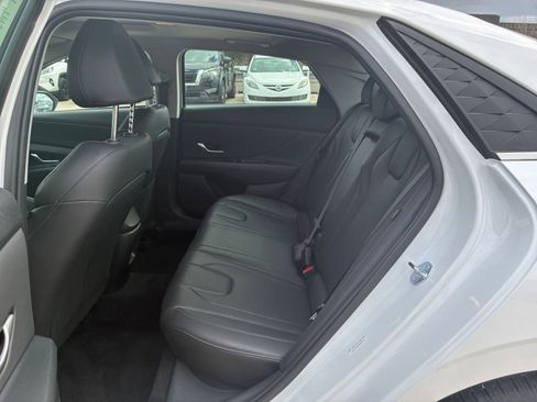 Used 2025 Hyundai Elantra Limited FWD image 27