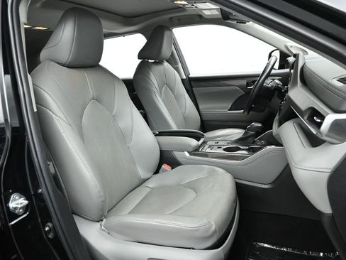 Used 2022 Toyota Highlander Limited image 25