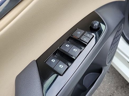 Used 2018 Toyota Prius Four image 29