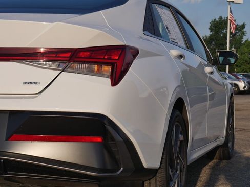 Used 2025 Hyundai Elantra Limited FWD image 19
