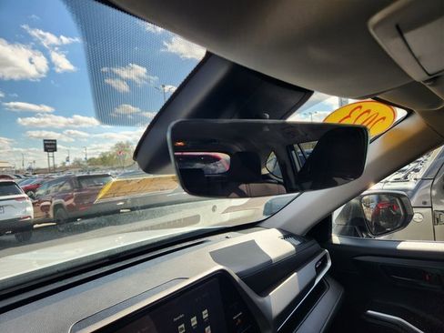 Used 2023 Toyota Highlander L image 15