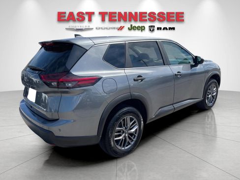Used 2024 Nissan Rogue S AWD/4WD image 3
