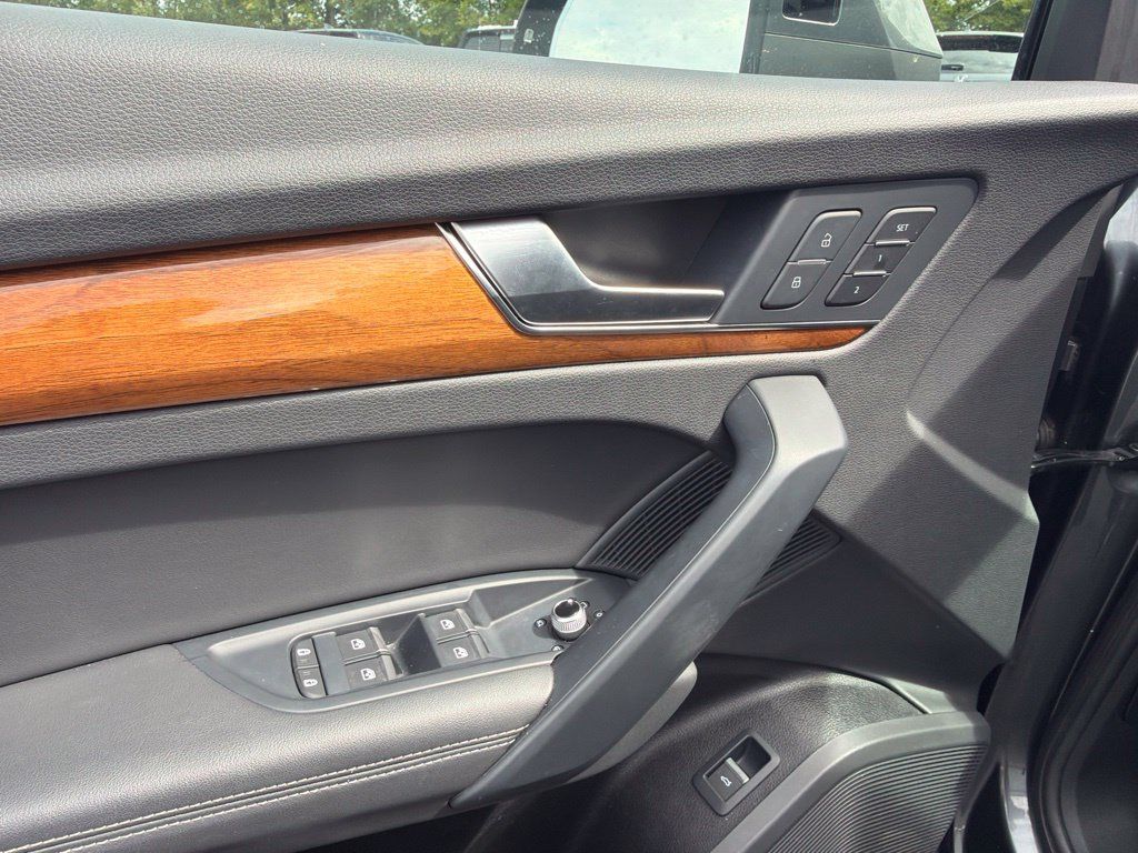 Used 2023 Audi Q5 2.0T Premium Plus w/ Premium Plus Package AWD/4WD image 29