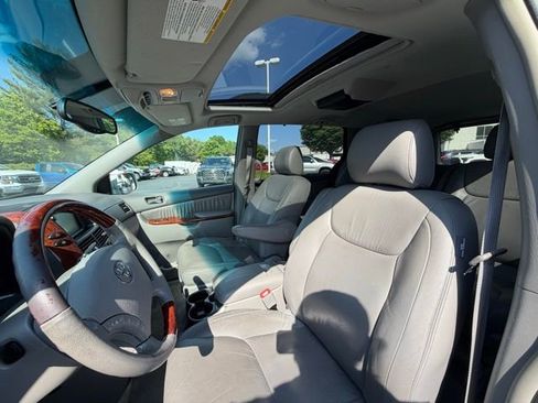 Used 2005 Toyota Sienna XLE Limited AWD/4WD image 11