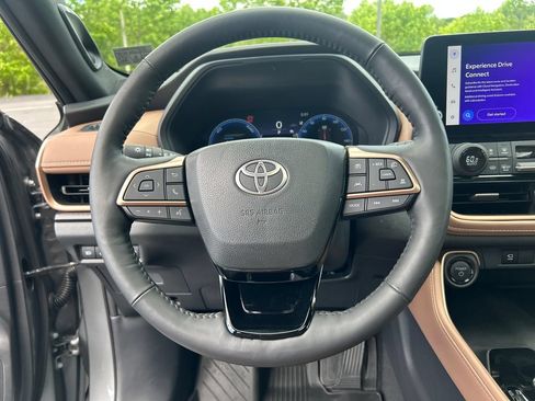 Certified 2025 Toyota Grand Highlander AWD Hybrid image 22
