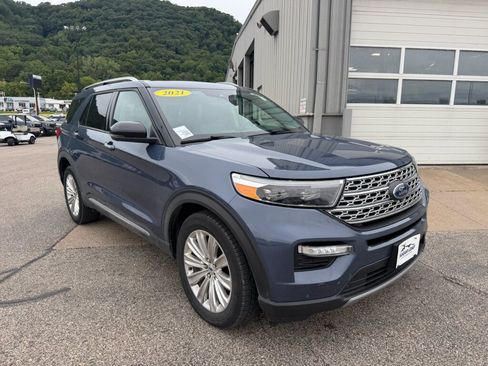 Used 2021 Ford Explorer Limited w/ Equipment Group 301A AWD/4WD image 2
