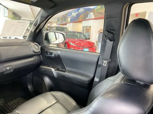 Used 2021 Toyota Tacoma TRD Off-Road AWD/4WD image 14