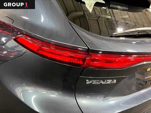 Certified 2021 Toyota Venza LE image 28