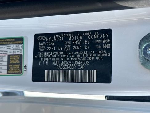 Certified 2025 Hyundai Elantra Sport image 30