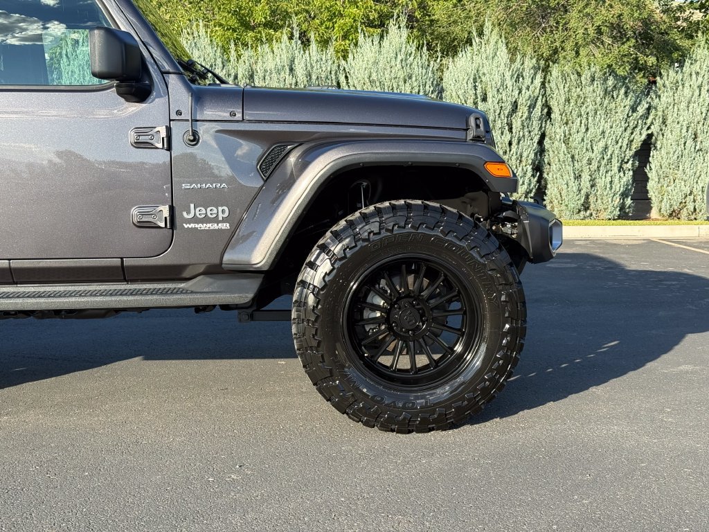 Used 2018 Jeep Wrangler Unlimited Sahara w/ Uconnect 4C Nav & Sound Group AWD/4WD image 6