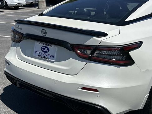 Used 2023 Nissan Maxima SR w/ Sport Mat Group FWD image 14
