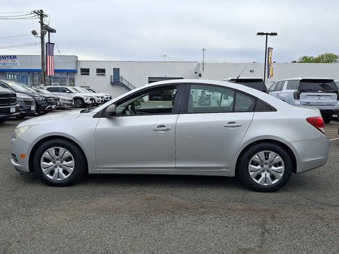 Used 2013 Chevrolet Cruze LS FWD image 4