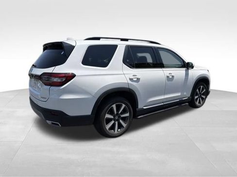 Used 2025 Honda Pilot Touring image 12