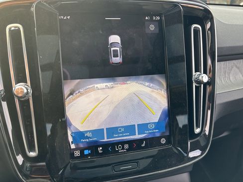 Certified 2025 Volvo XC40 B5 Core image 20